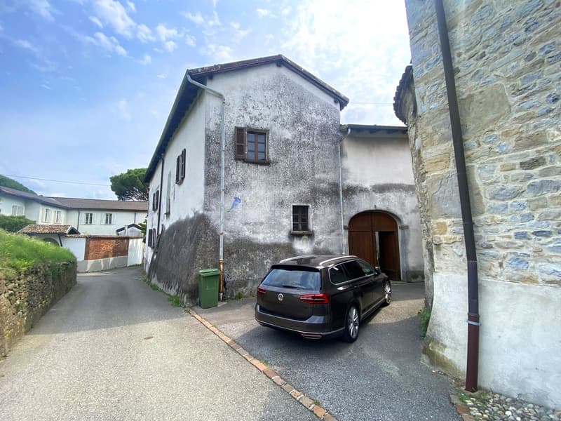 Casa ticinese 15 locali del 1500 con terreno e potenziale sviluppo (17)