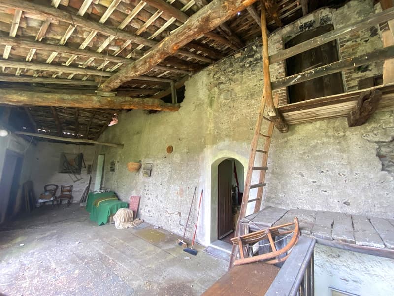 Casa ticinese 15 locali del 1500 con terreno e potenziale sviluppo (16)