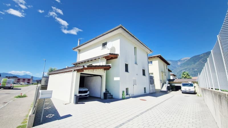 Moderna casa indipendente 6,5 con giardino con vasca idromassaggio (14)