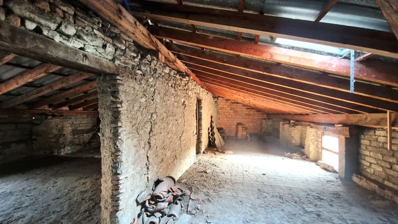 Affascinante casa di nucleo con licenza edilizia già approvata (15)