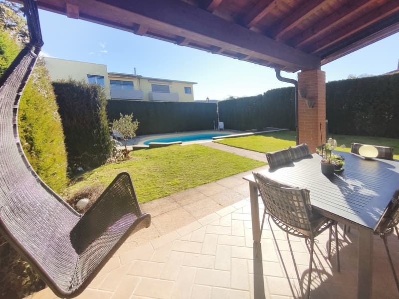 Villa 5,5 locali con piscina riscaldata, giardino privato e ampi spazi (15)