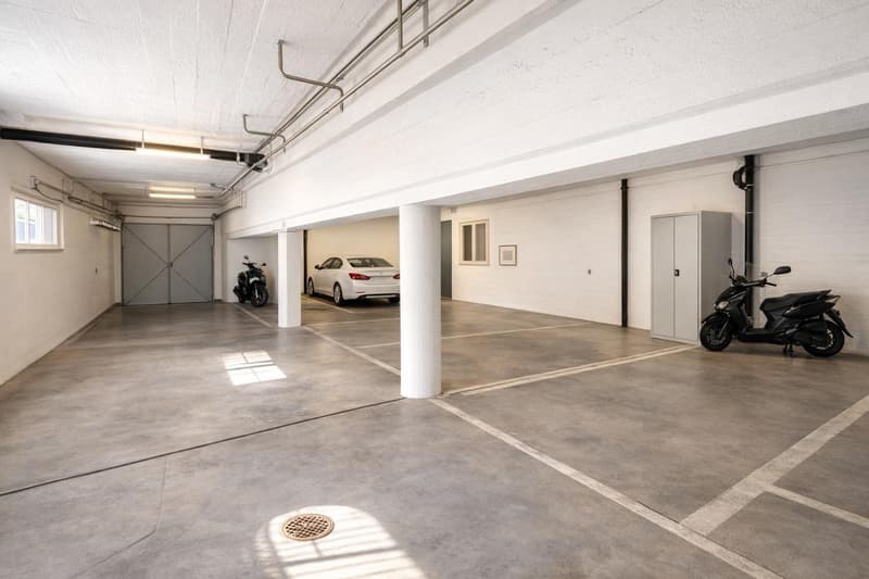 Appartamento 7 locali ristrutturato dagli ampi spazi con balconi (15)