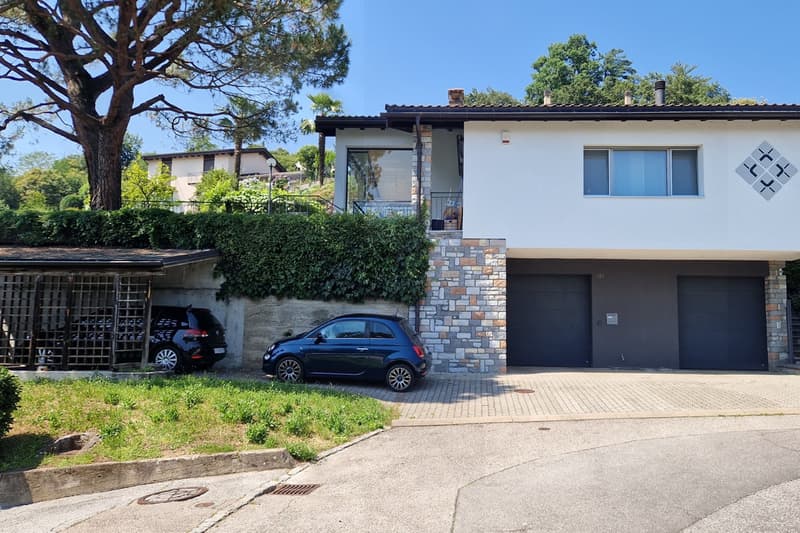 Casa unifamiliare 6,5 locali di 190 mq con giardino privato e veranda (21)