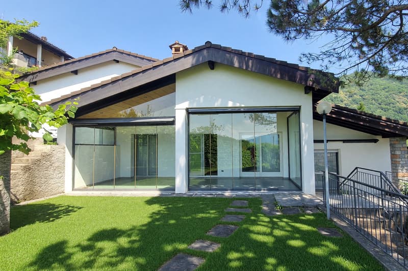 Casa unifamiliare 6,5 locali di 190 mq con giardino privato e veranda (18)