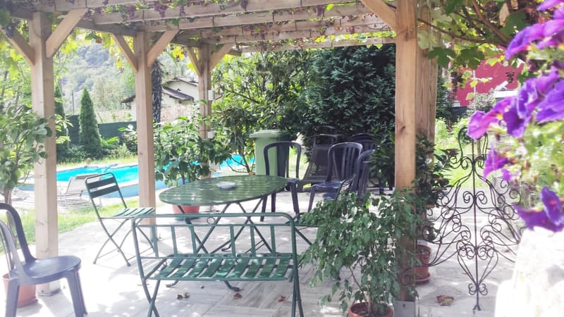 Grande villa 9 locali con piscina interrata e ampio giardino (1)