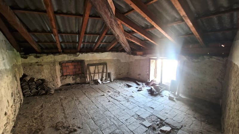 Affascinante casa di nucleo con licenza edilizia già approvata (17)