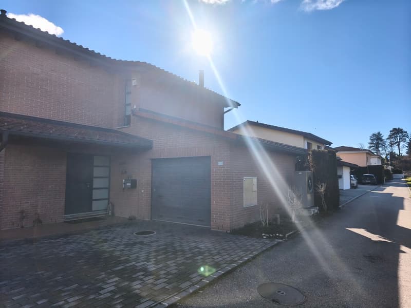 Villa 5,5 locali con piscina riscaldata, giardino privato e ampi spazi (18)