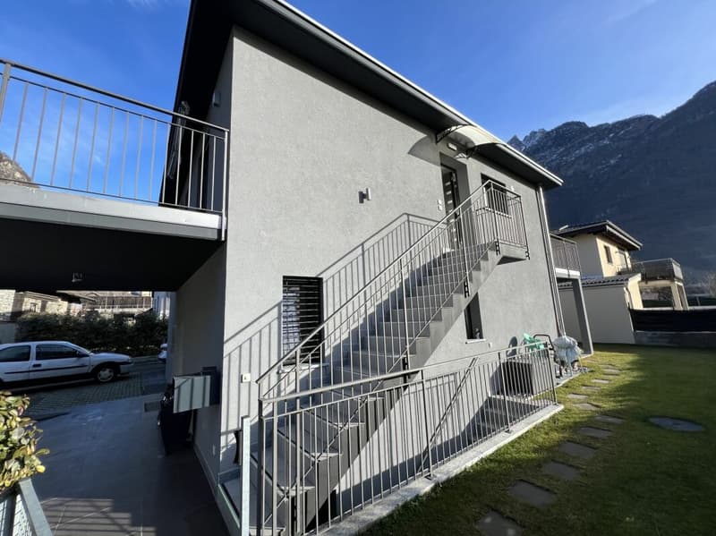 Moderna casa bifamiliare individuale, di 4.5 +3.5 locali con ampio giardino (9)