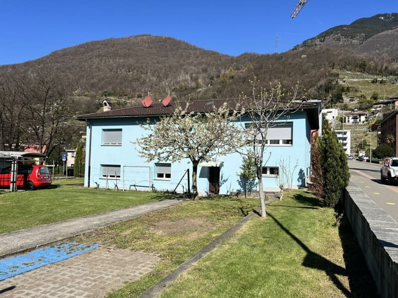 Haus mit 2,5+5,5 Zimmern und Grundstück (1)