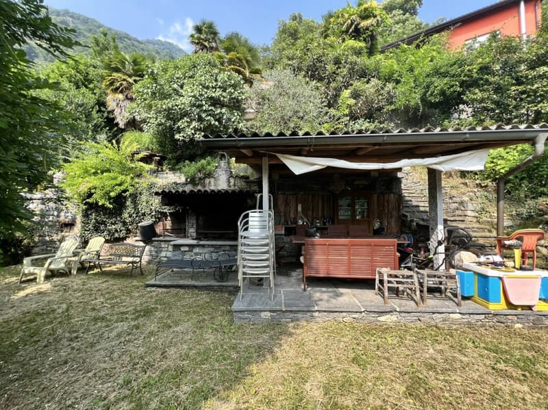 Bifamily house with large green space (19)