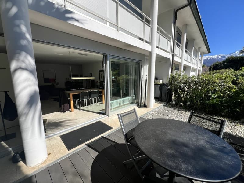 Elegant 2.5-room apartment with garden (14)
