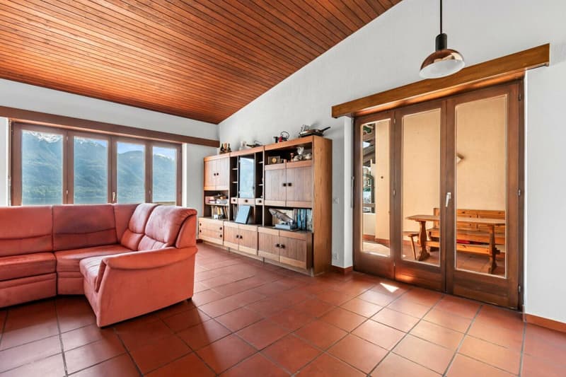 Wunderschönes 8,5-Zimmer-Doppelhaus mit Schwimmbad und atemberaubender Aussicht (4)