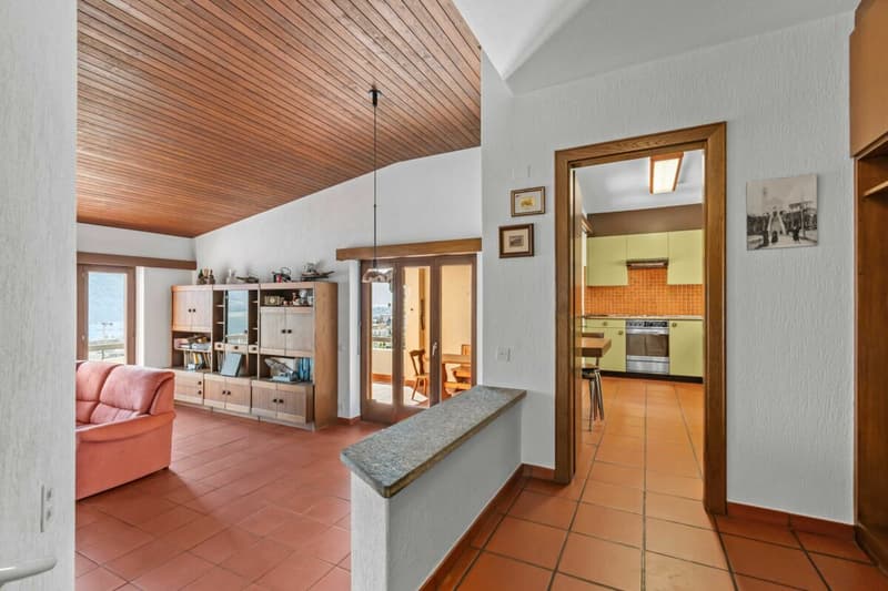 Wunderschönes 8,5-Zimmer-Doppelhaus mit Schwimmbad und atemberaubender Aussicht (2)