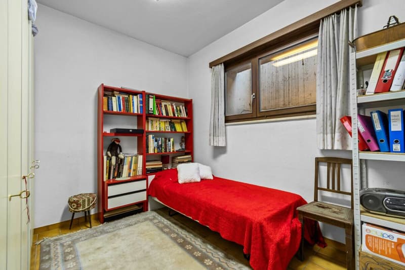 Wunderschönes 8,5-Zimmer-Doppelhaus mit Schwimmbad und atemberaubender Aussicht (25)