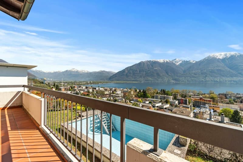Wunderschönes 8,5-Zimmer-Doppelhaus mit Schwimmbad und atemberaubender Aussicht (5)