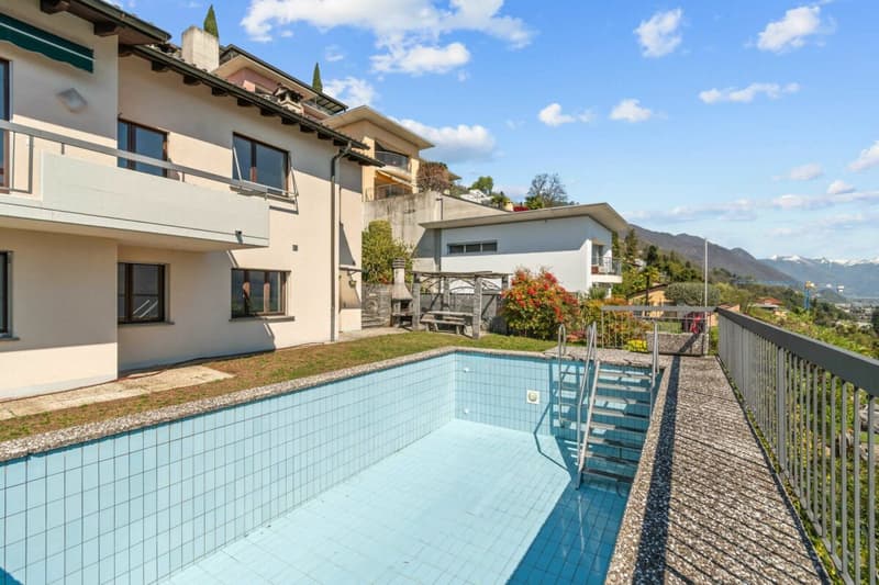 Wunderschönes 8,5-Zimmer-Doppelhaus mit Schwimmbad und atemberaubender Aussicht (18)