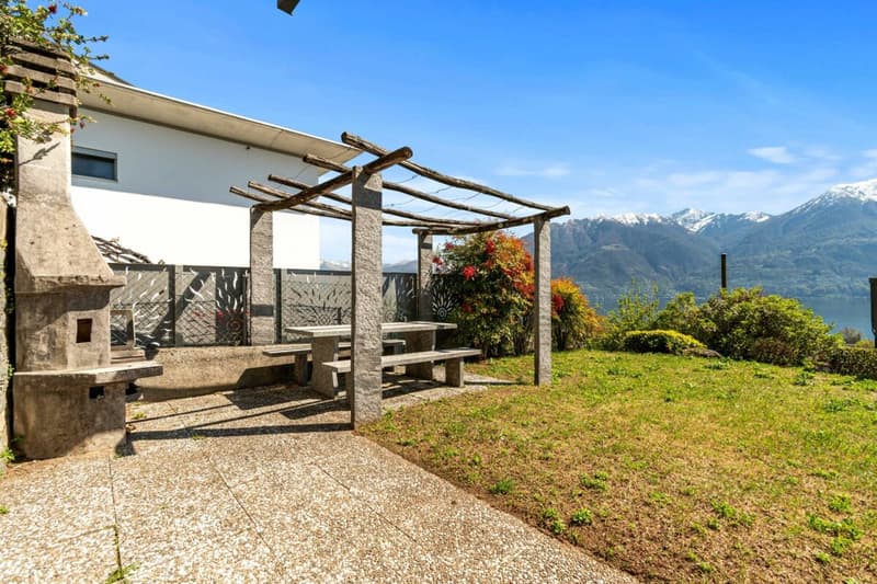 Wunderschönes 8,5-Zimmer-Doppelhaus mit Schwimmbad und atemberaubender Aussicht (16)