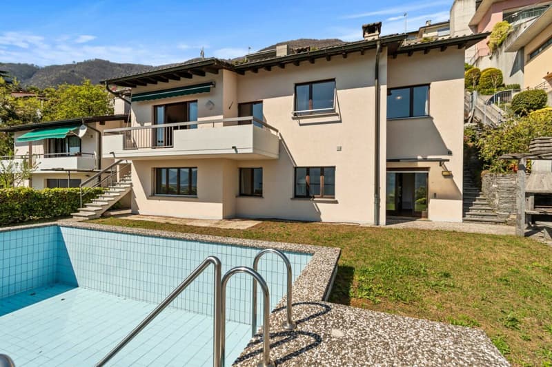 Wunderschönes 8,5-Zimmer-Doppelhaus mit Schwimmbad und atemberaubender Aussicht (19)
