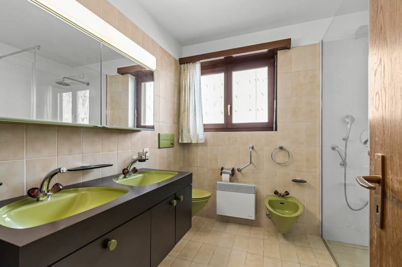 Wunderschönes 8,5-Zimmer-Doppelhaus mit Schwimmbad und atemberaubender Aussicht (13)