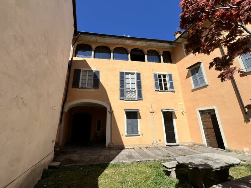 Appartement 5 pièces avec balcon et vue partielle sur le lac (2)