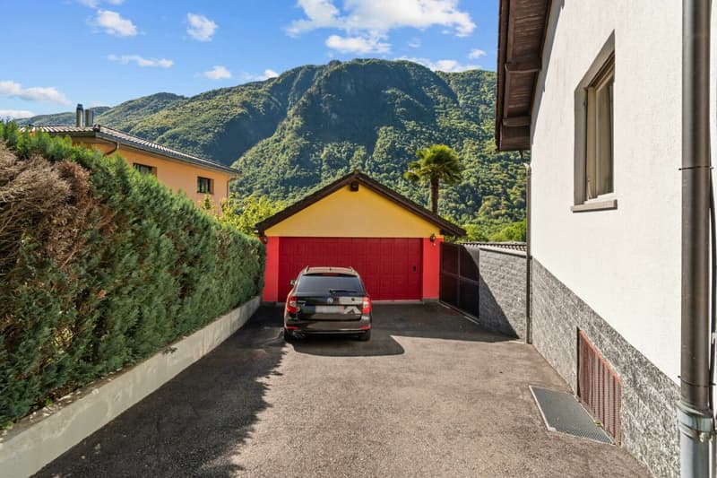 Villa bifamiliale prestigieuse avec piscine, grotte, dépendance et garage avec atelier (22)