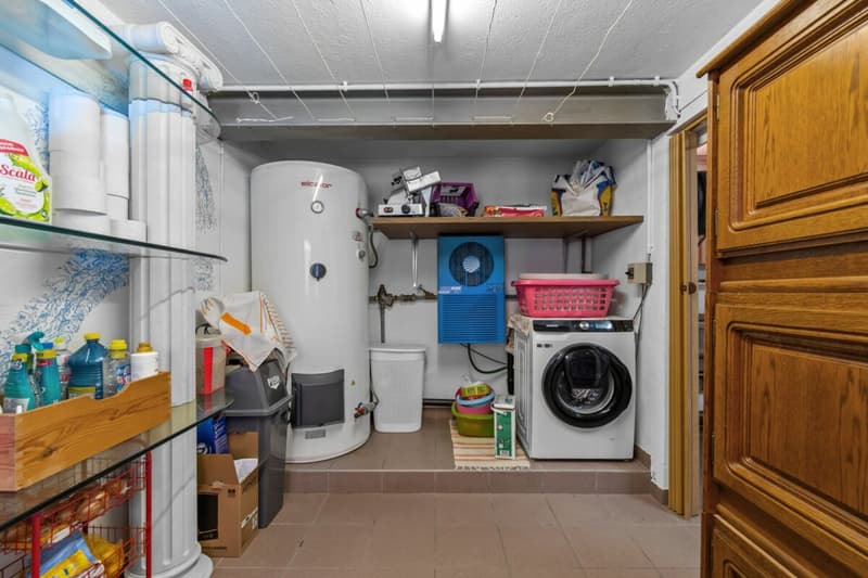 Villa bifamiliale prestigieuse avec piscine, grotte, dépendance et garage avec atelier (18)