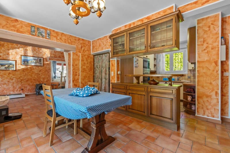 Prestigiosa villa bifamiliare con piscina e grottino (7)