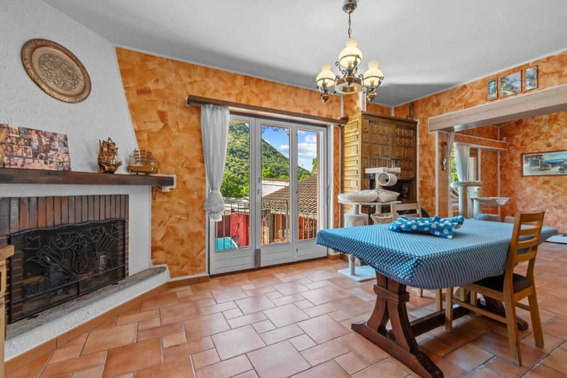 Prestigiosa villa bifamiliare con piscina e grottino (9)