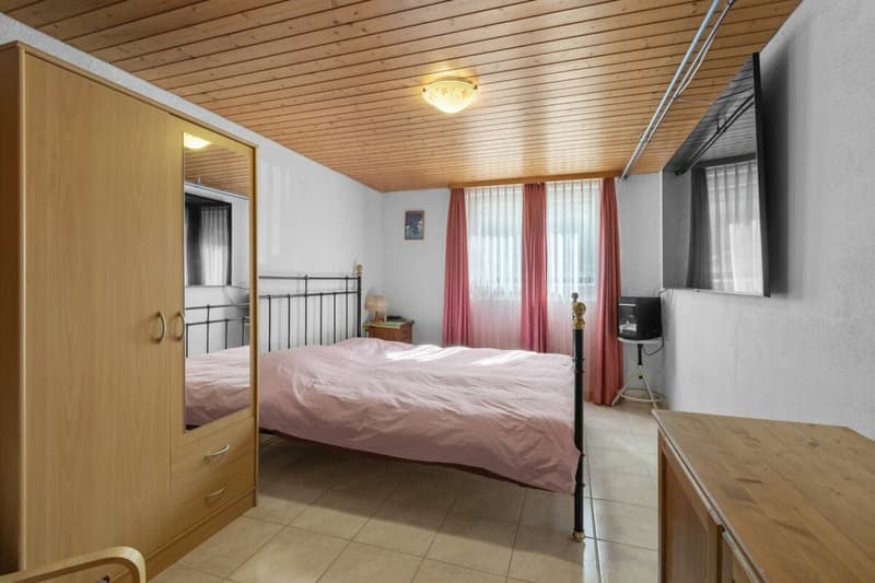 Prestigiosa villa bifamiliare con piscina e grottino (24)