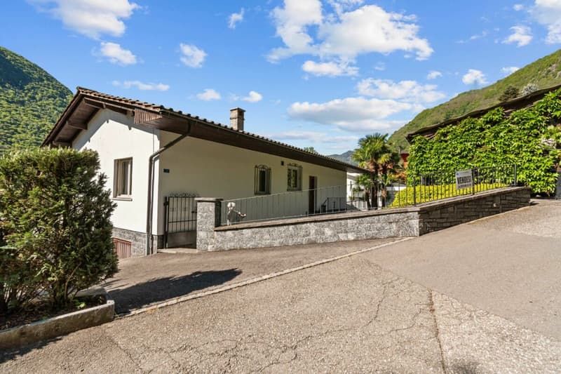 Prestigiosa villa bifamiliare con piscina e grottino (4)