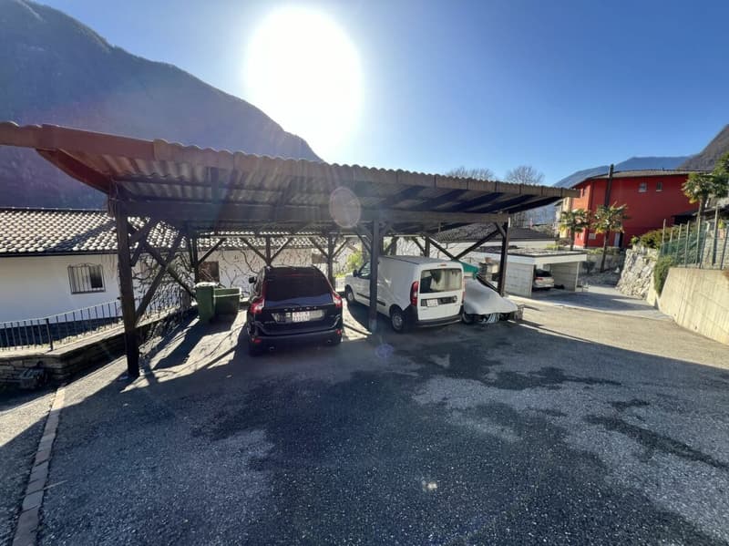 Prestigiosa villa bifamiliare con piscina e grottino (25)