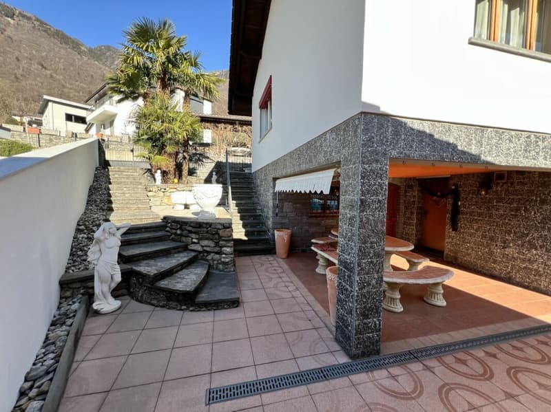Prestigiosa villa bifamiliare con piscina e grottino (20)