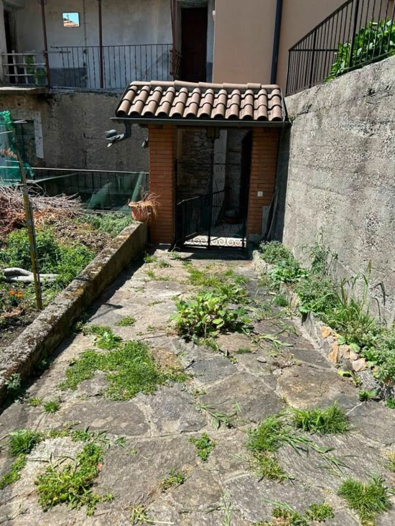 5-Zimmer-Haus mit ausbaubarem Dachgeschoss, Innenhof und Garten (4)