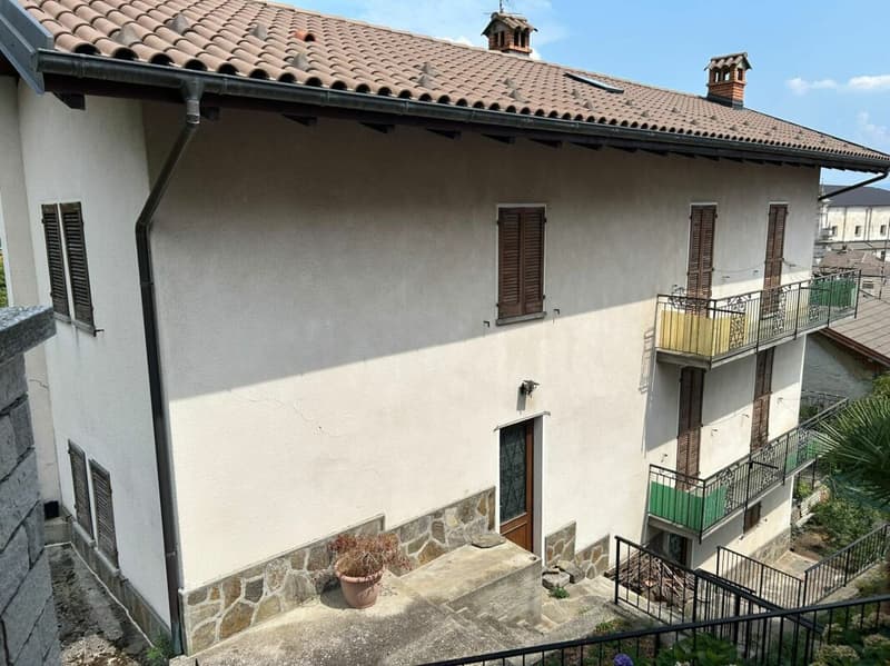 5-Zimmer-Haus mit ausbaubarem Dachgeschoss, Innenhof und Garten (2)