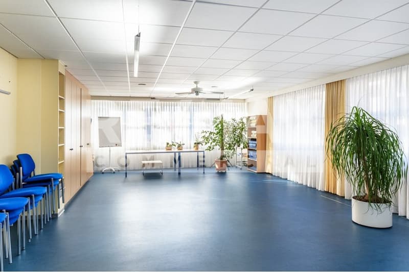 Flexible office/commercial space in top location in Root, ideal for your business! (12)