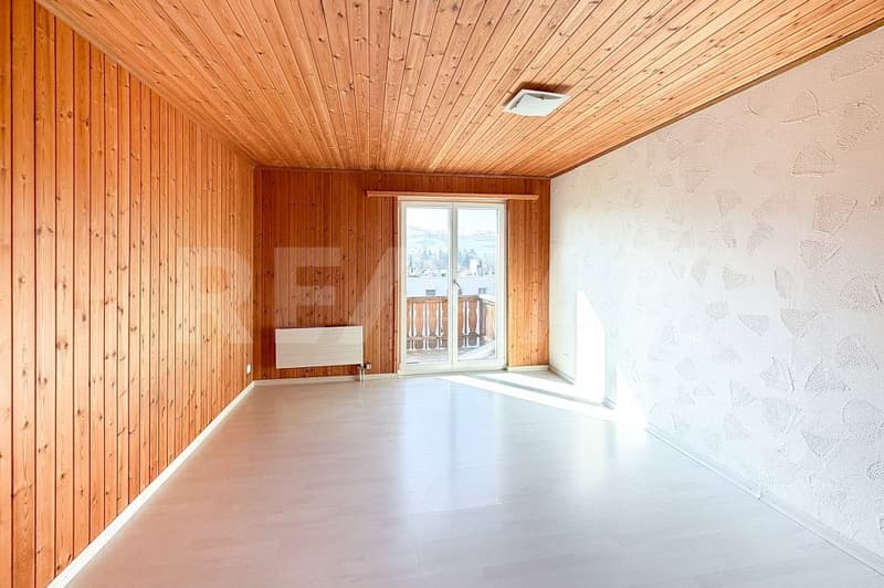 Three-family house with commercial space - in mixed residential and commercial zone (9)