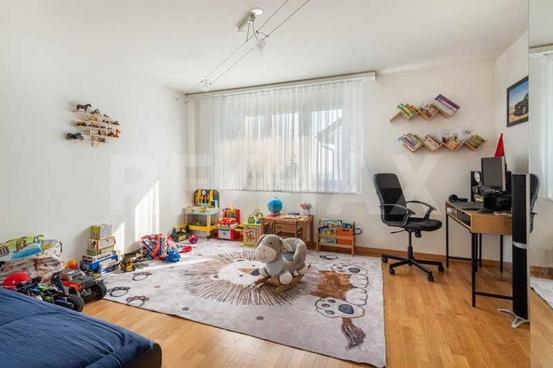 Lichtreiche 3½-Zimmer-Wohnung mit sonniger Lage und Weitblick (3)