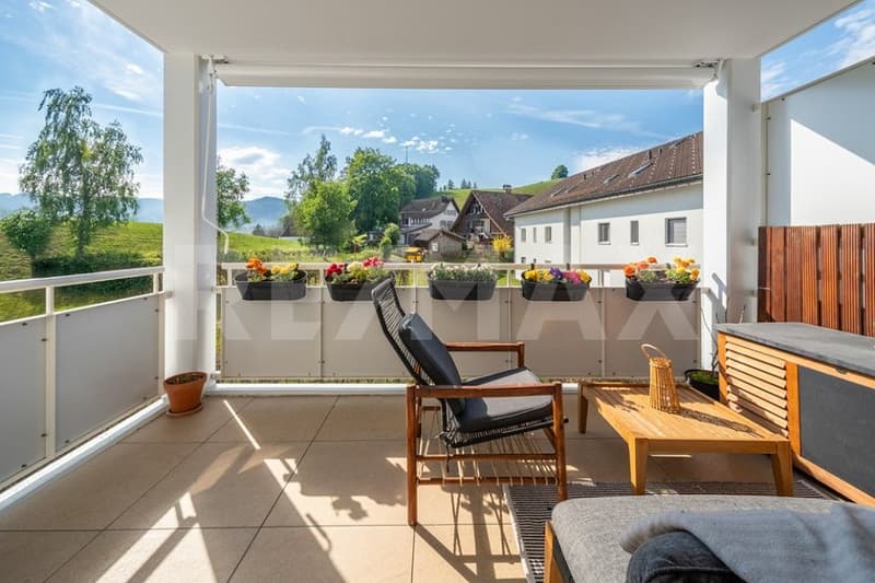 Lichtreiche 3½-Zimmer-Wohnung mit sonniger Lage und Weitblick (12)