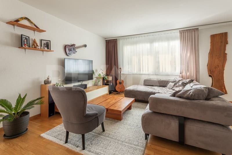 Lichtreiche 3½-Zimmer-Wohnung mit sonniger Lage und Weitblick (1)