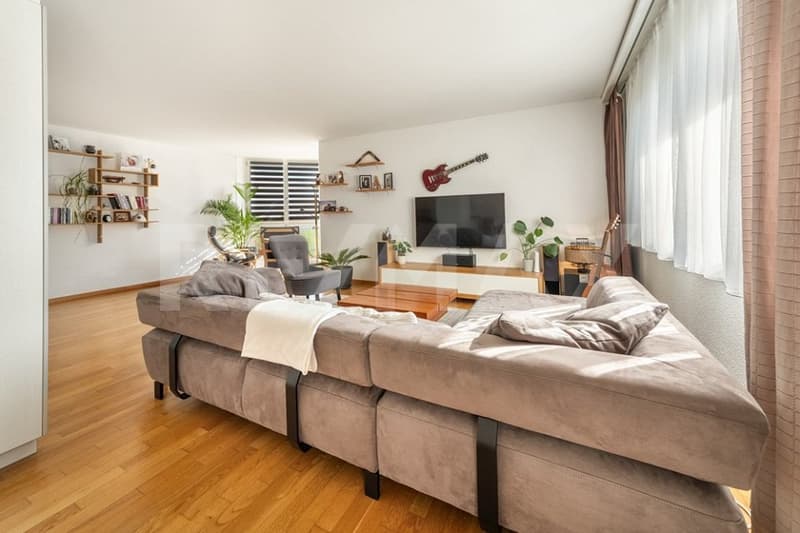 Lichtreiche 3½-Zimmer-Wohnung mit sonniger Lage und Weitblick (9)