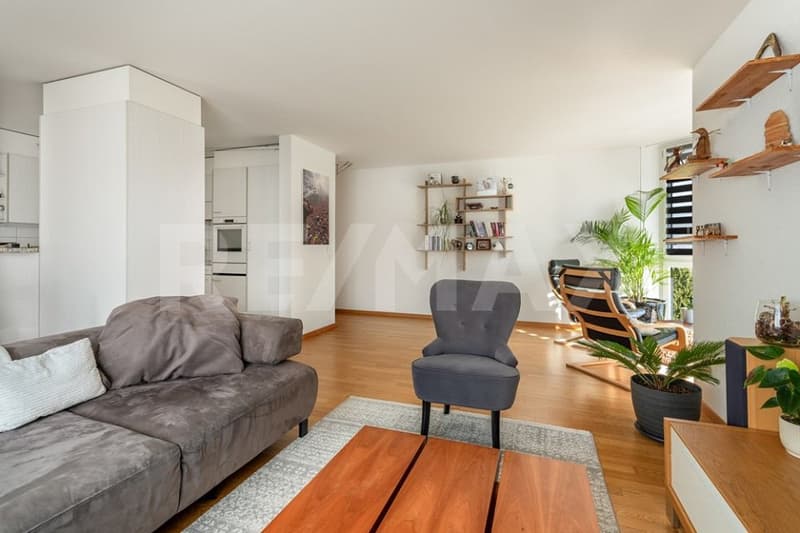 Lichtreiche 3½-Zimmer-Wohnung mit sonniger Lage und Weitblick (8)