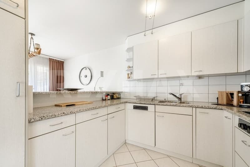 Lichtreiche 3½-Zimmer-Wohnung mit sonniger Lage und Weitblick (10)