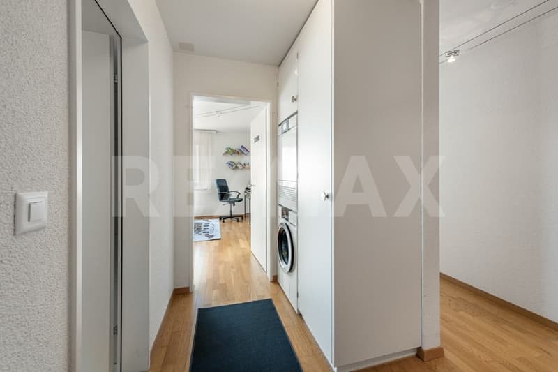 Lichtreiche 3½-Zimmer-Wohnung mit sonniger Lage und Weitblick (2)