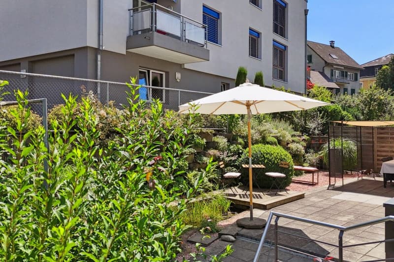 Terrasse dans le vert, sensation de ville dans le dos - espace sans fin (20)