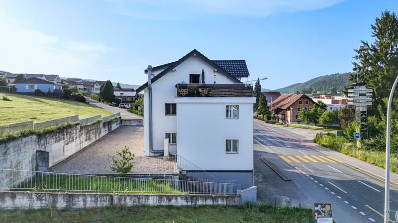 Apartment building with potential for personal use or rental (15)