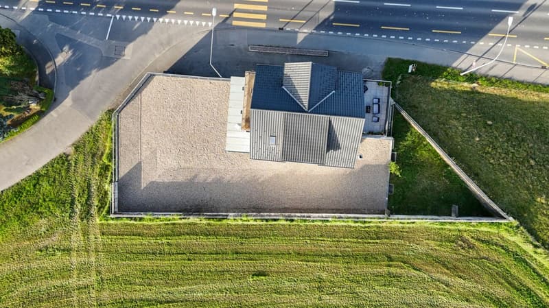 Apartment building with potential for personal use or rental (13)