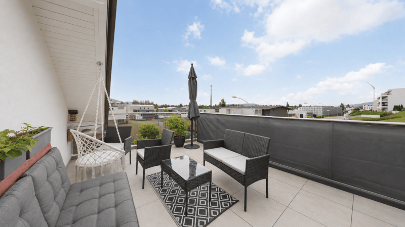 Apartment building with potential for personal use or rental (11)