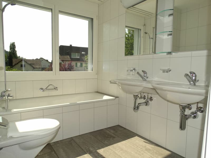 Vivere in uno standard di proprietà con questo spazioso appartamento di 4,5 locali (6)