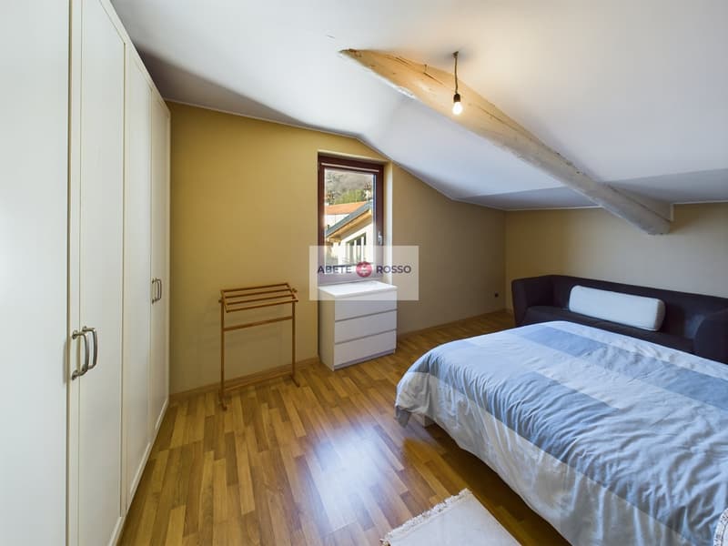 Spacious rooms, brightness, lake view and the magic of a small Italian village. (19)