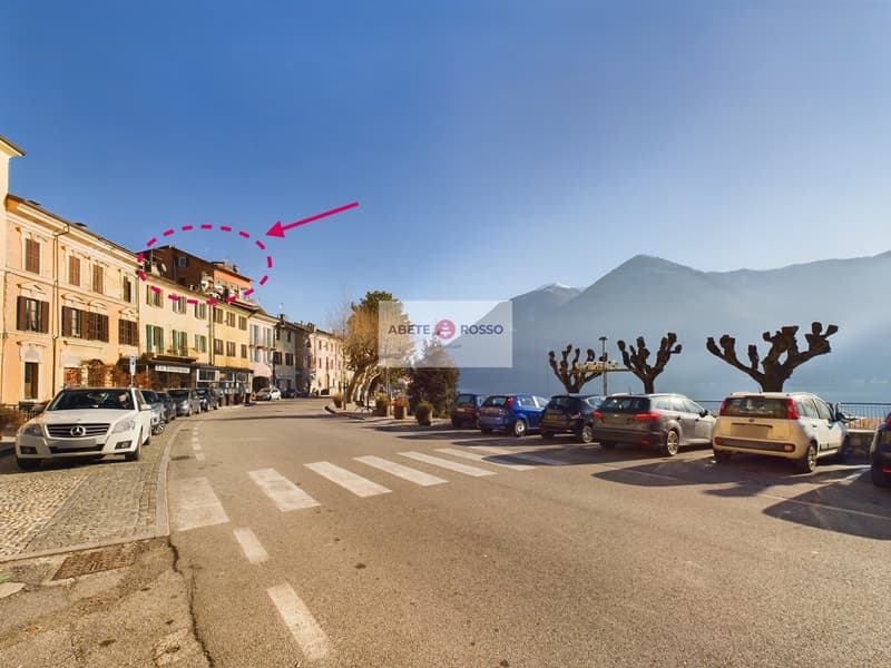 Spacious rooms, brightness, lake view and the magic of a small Italian village. (7)